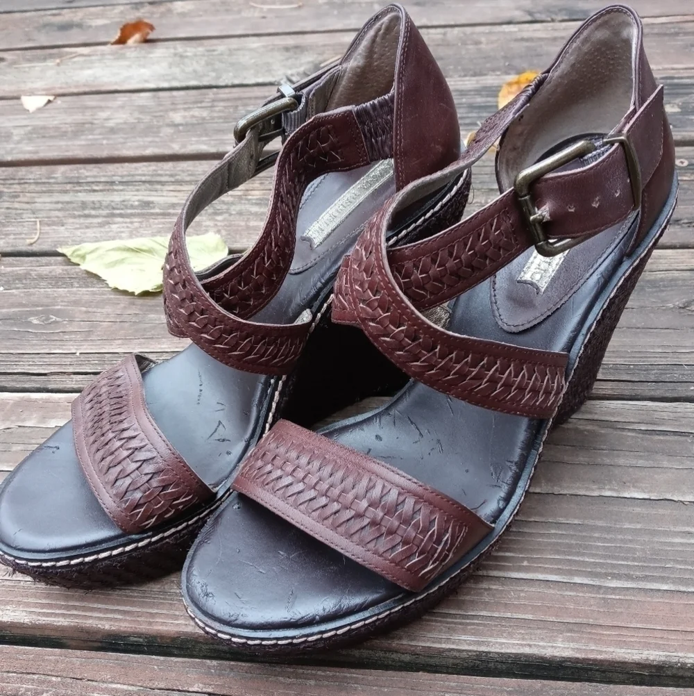 BANANA REPUBLIC women's Brown Leather Woven 5